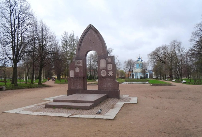 Источник: Сампсониевский сад. Памятник первостроителям Петербурга на Citywalls.ru