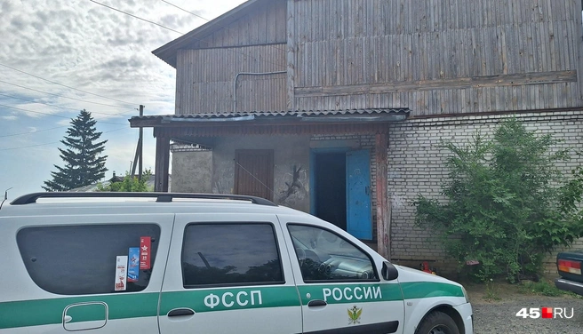 В одном из бараков на Климова проживает должница, которая уже успела побывать в местах лишения свободы из-за неуплаты алиментов | Источник: Александр Лисихин / 45.RU 