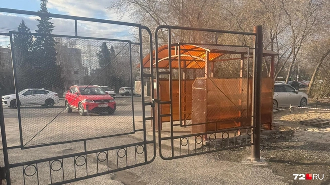 Тюменцы говорят, что эти ворота всегда были открыты | Источник: Татьяна Шарабаева