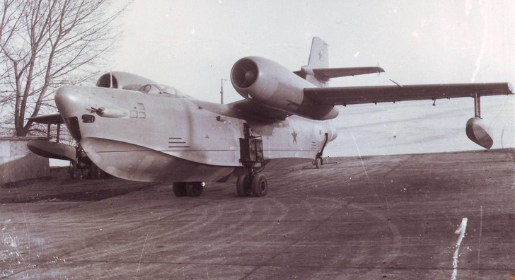 Как в СССР построили первый в мире реактивный гидросамолет
