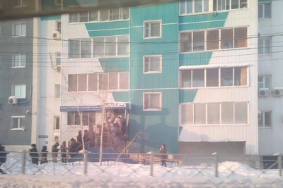 Очереди за скидками «Полярных авиалиний» к 8 Марта