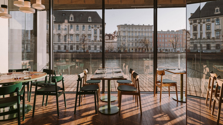 Ресторан с видом на реку в Ворцлаве