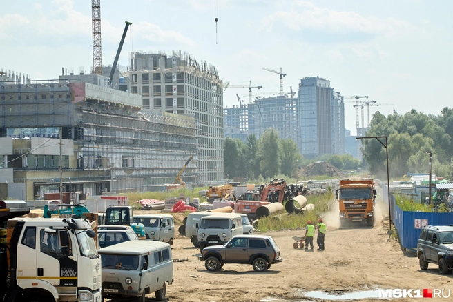 Вид на стройку хоккейной академии | Источник: Дмитрий Толстошеев / MSK1.RU