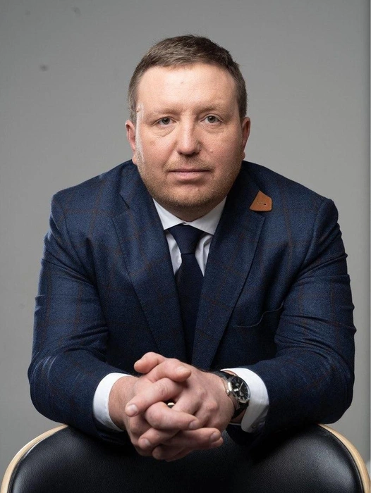 Бизнесмен имеет разные доли в пяти компаниях | Источник: Владимир Болотов / Вконтакте