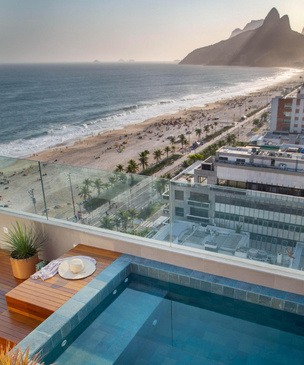 Двухуровневый пентхаус с видом на пляж в Рио-де-Жанейро