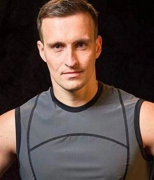Кто такой Николай Бобылев и почему фанаты не рады его победе в шоу «Титаны»