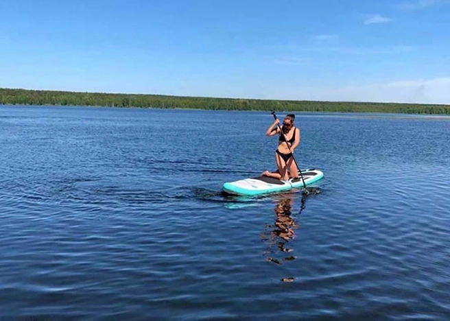 В свободное время можно поплавать на SUP-борде | Источник: «Незабудка»
