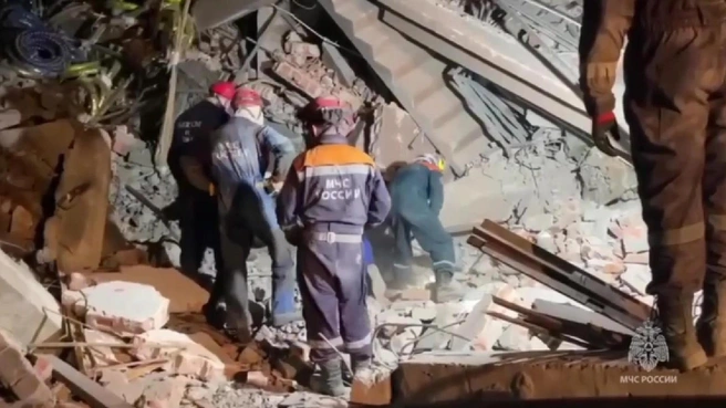 Девочка выложила видео с раненой бабушкой прямо из-под завалов. Что происходит в Мьянме | Источник: МЧС России