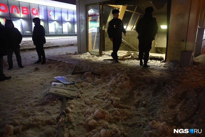 Сейчас на месте работают сотрудники полиции | Источник: Александр Ощепков / NGS.RU