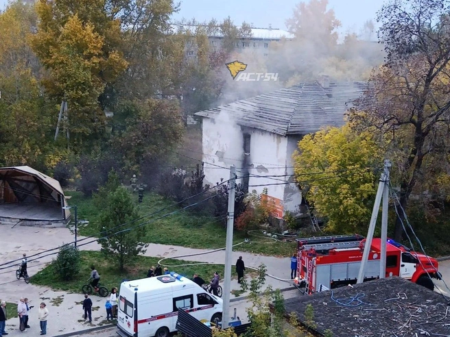 Пожар на улице Грибоедова | Источник: «АСТ-54 Black«/Телеграм-канал