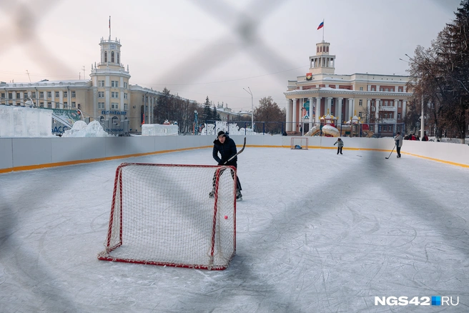 Площадка возле проспекта Советов пользуется большой популярностью во время школьных каникул | Источник: Максим Серков / NGS42.RU