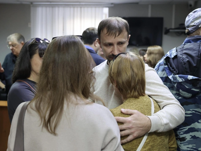 Последние мгновения перед долгой разлукой | Источник: Алексей Волхонский / V1.RU