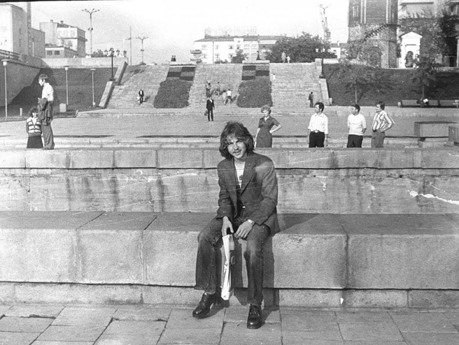 Александр Башлачев в Историческом сквере, 1979 год | Источник: Дмитрий Карасюк