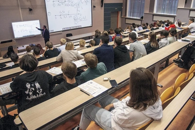 Пора подавать документы: все вопросы о поступлении в вуз в 2026 году