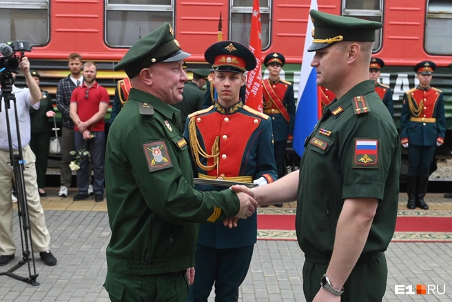 Перед тем как открылся музей, наградили военных | Источник: Дмитрий Емельянов / E1.RU