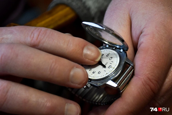 Часы с секретом: стекло открывается, и стрелки можно ощупать | Источник: Артем Краснов