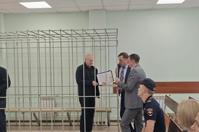 Экс-мэра Красноярска Логинова навестили бывшая жена и сын в суде