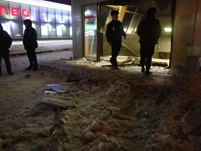 На месте инцидента в настоящее время работают сотрудники полиции. | Источник: Александр Ощепков / NGS.RU