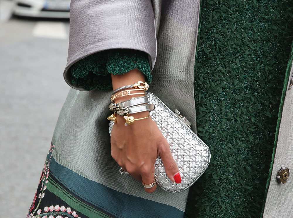 Как сочетать золотые и серебряные украшения: советы стилиста | marieclaire.ru