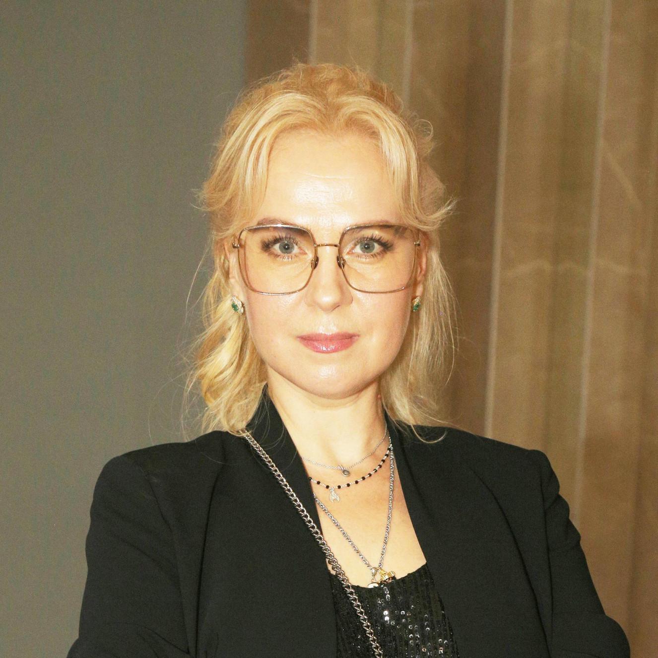 От уборщицы до звезды «Нины». Как Светлана Чуйкина покорила Москву и сердце друга семьи на 11 лет старше