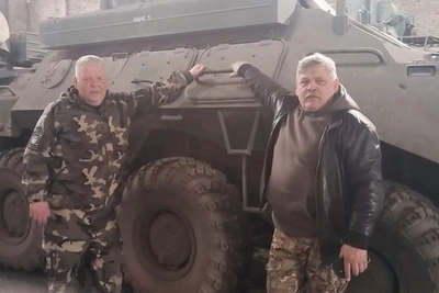 Из Пестовского округа в зону СВО доставили автомобиль для боевых задач