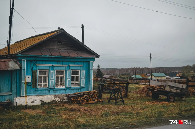 На первый взгляд, Булзи — эталонное село. Но когда вглядываешься в детали, становится бесконечно тоскливо | Источник: Виталий Гущинский