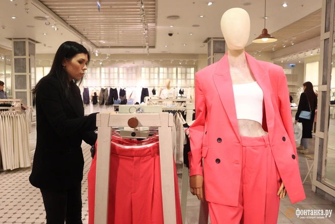 Известный прием продавцов во время распродаж — заранее задрать цены | Источник: Сергей Михайличенко / FONTANKA.RU