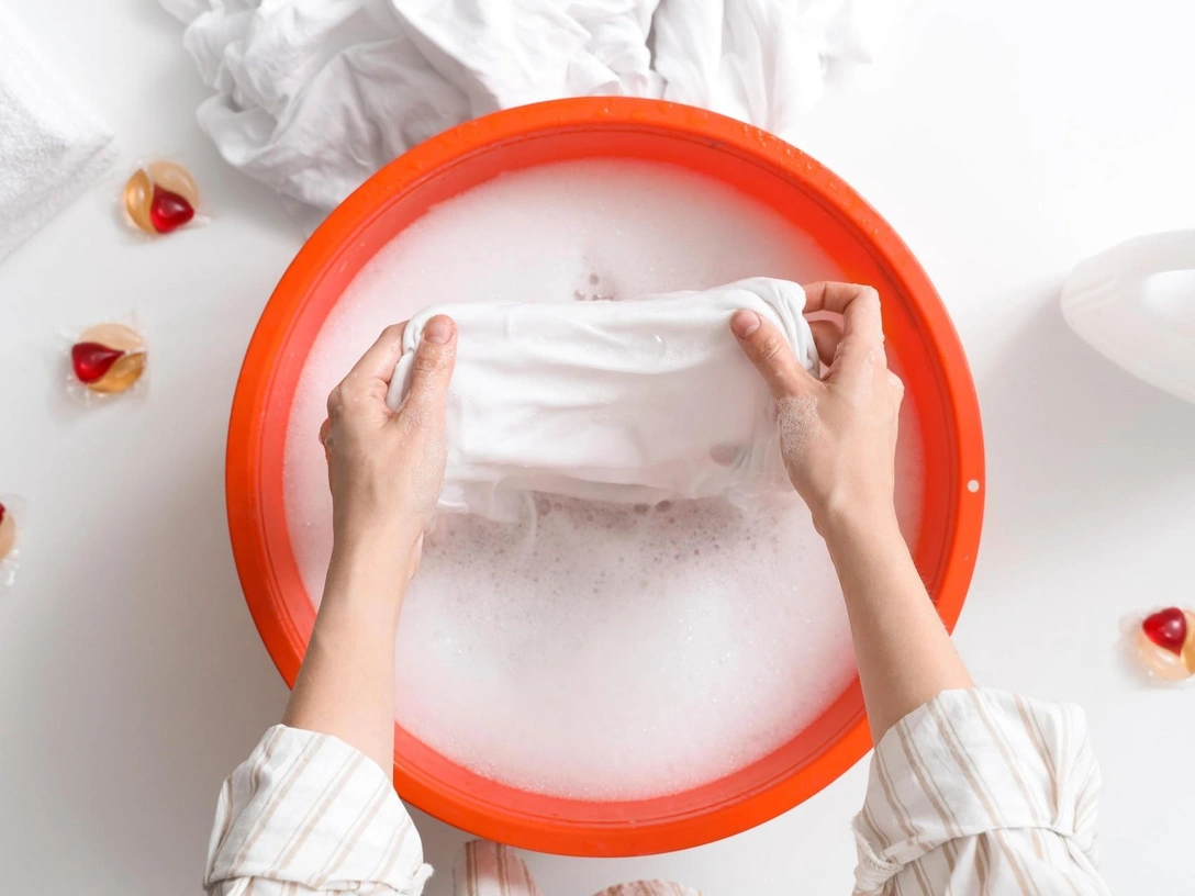 Как правильно стирать вещи вручную: 6 шагов, которые сэкономят силы и время | marieclaire.ru