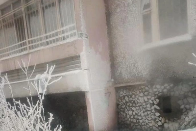 Yekaterinburg building flooded with steam after pipe bursts