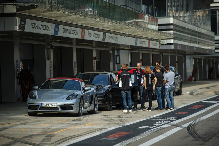 Вирус Porsche: как прокатиться на всех моделях автомобильного бренда за один день