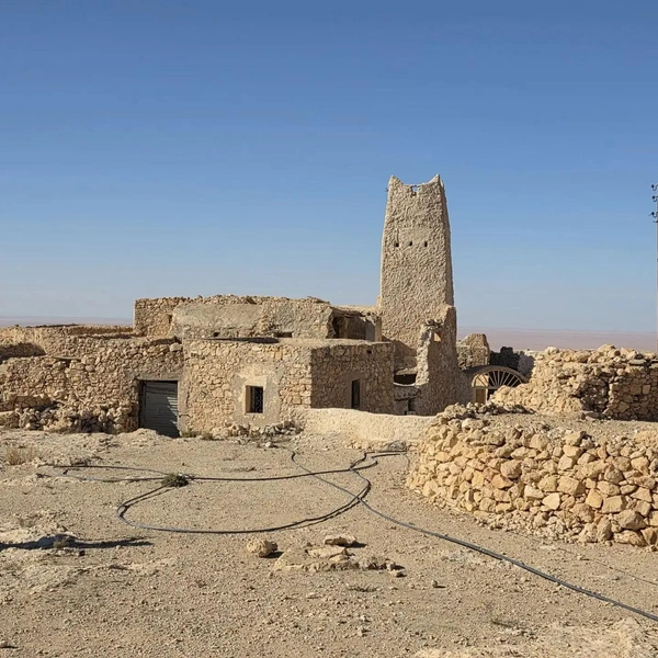 «Городок хоббитов» и подземный дом на 8 семей в пустыне: россиянин рассказал, зачем стоит лететь в Ливию