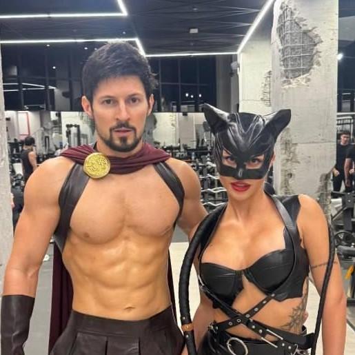 Дуров в образе гладиатора, дочь Бородиной в шрамах, Жужа в крошечном комбинезоне и с рожками: звезды отметили Хэллоуин