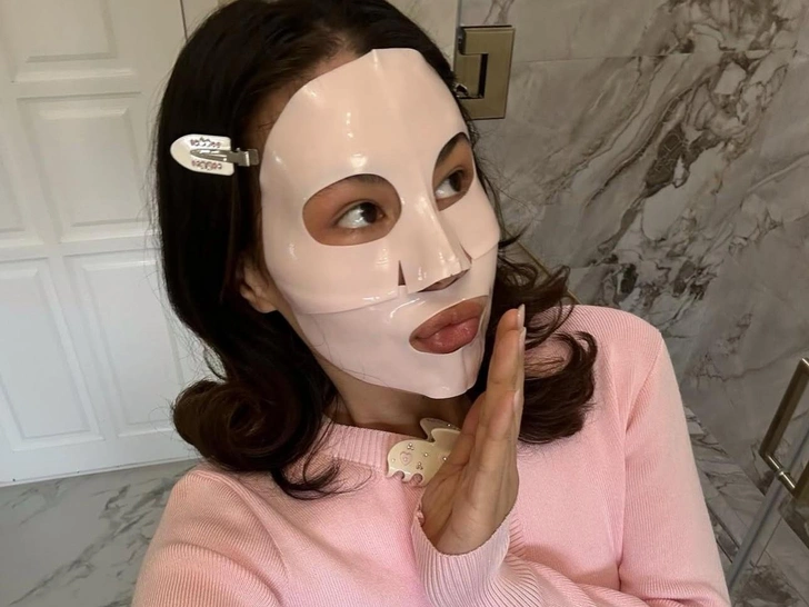 5 масок для лица, которые заменят салонный уход | marieclaire.ru