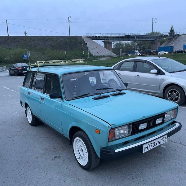 «Четверка» в редком цвете — на нее у Артема большие планы | Источник: Артем Быховец