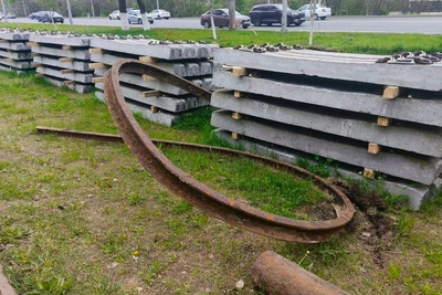 В Самаре под Ново-Садовой нашли «узел» из старых рельсов