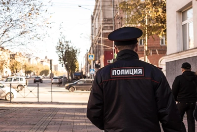 Задержаны девять подростков за нападение на сторожа поликлиники