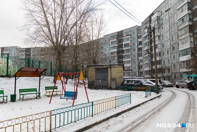Это не стена — жилой дом | Источник: Мария Ленц / NGS24.RU