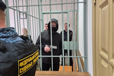 «Винит себя»: обвинявшийся в смерти жены уралец идет на СВО