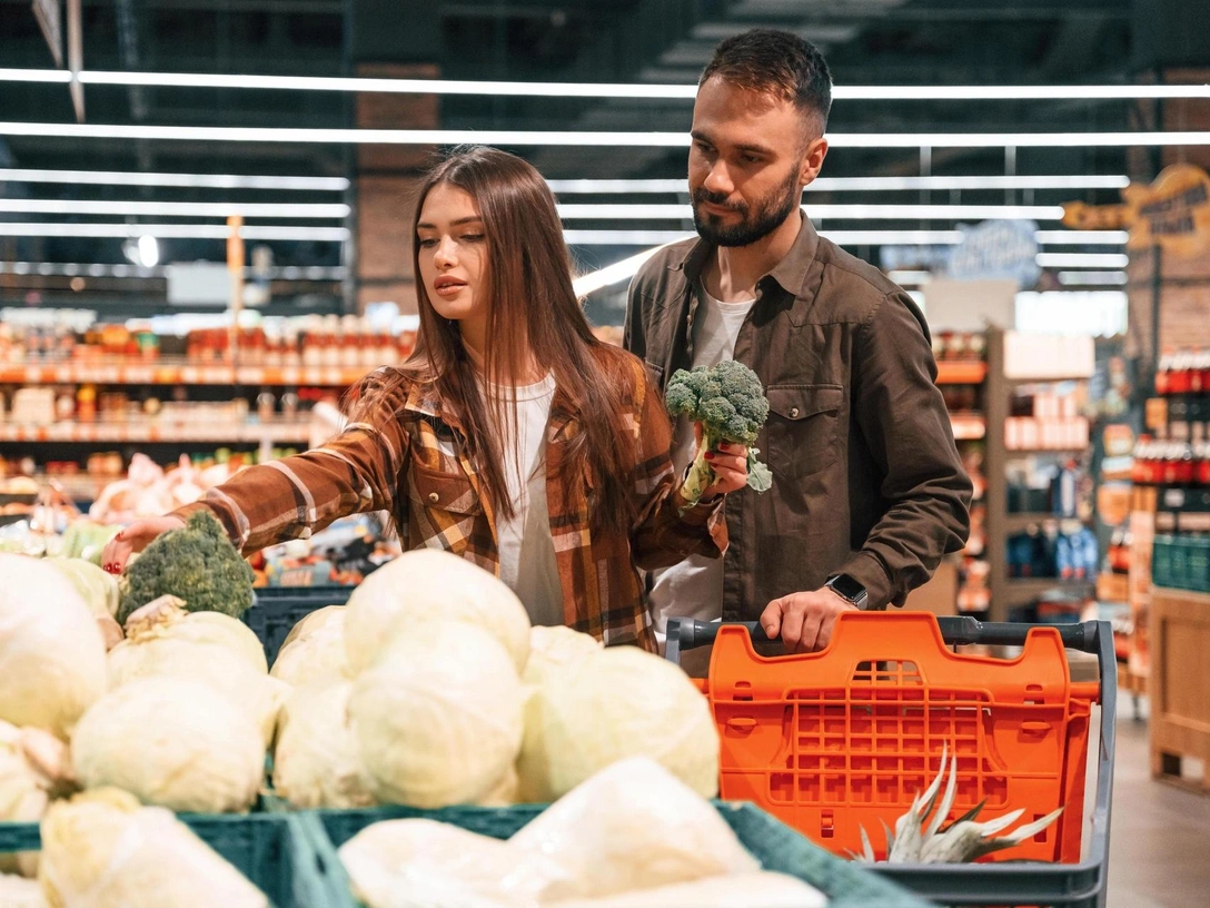 Доставки, супермаркеты или рынки: где выгоднее покупать продукты в 2024 году | marieclaire.ru
