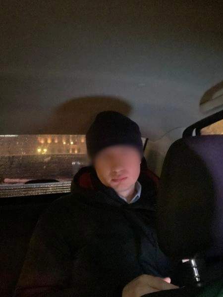 Полиция задержала петербуржца, который ударил ребенка. Ему не понравилось, что мальчик кинул снежок в его машину | Источник: ГУ МВД по Петербургу и Ленобласти