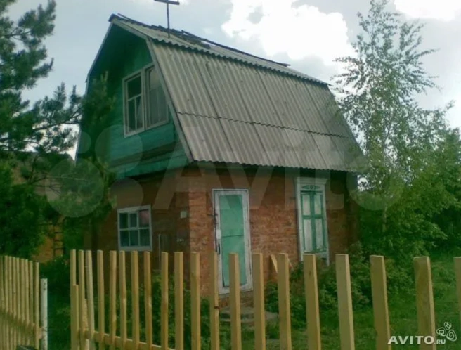 Эта дача сдается за 100 рублей в месяц | Источник: Avito.ru