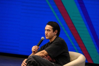 Жена Нурлана Сабурова распродает личные вещи на фоне запрета ему на въезд в Россию