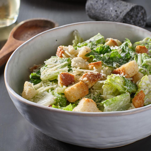 Правильный «Цезарь» от Мэри Берри: готовьте любимый салат только так — домашние будут в восторге