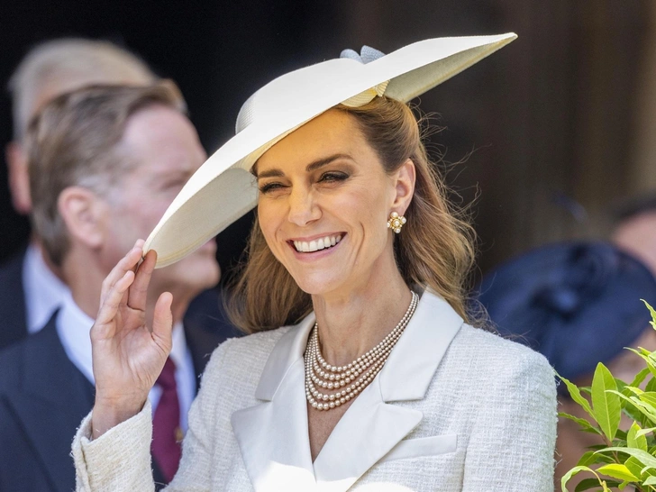 В любимом белом: Кейт Миддлтон на Ордене Подвязки | marieclaire.ru