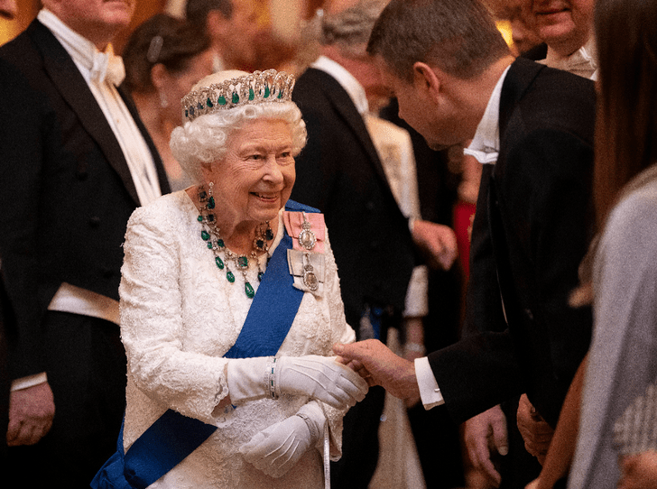 Фото №4 - Выход будущей королевы: герцогиня Кейт в эффектном образе на приеме в Букингемском дворце
