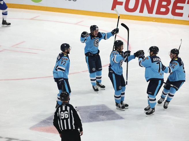 Автором первого гола стал Тимур Ахияров под номером 76. | Источник: Александр Ощепков / NGS.RU