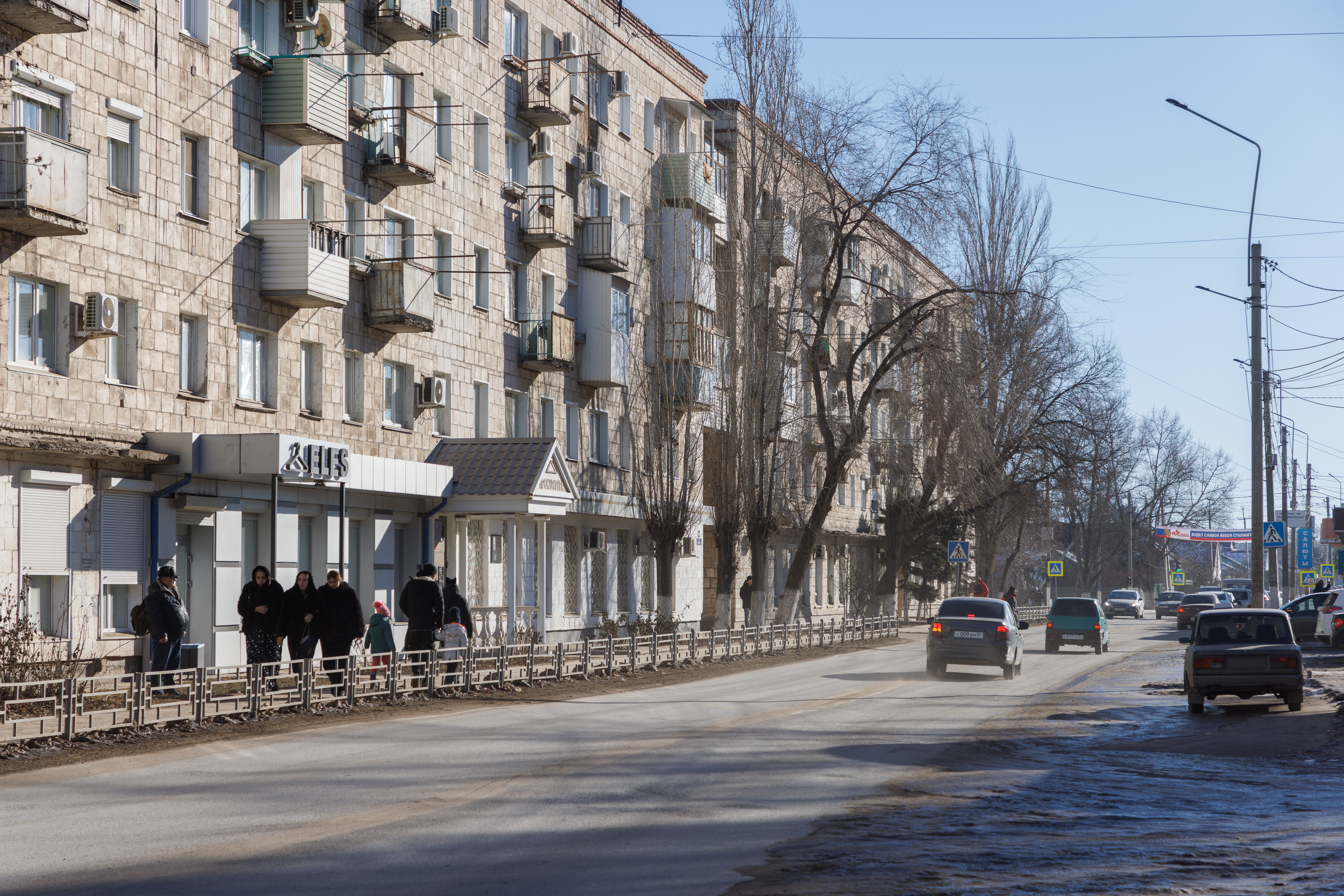 «Как будто бензопилу включили». Под Волгоградом жителей разбудил странный звук в небе — видео