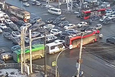 Светофор сломался в Челябинске в час пик
