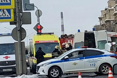 Ambulance Accident Paralyzes Traffic on Malookhtinsky