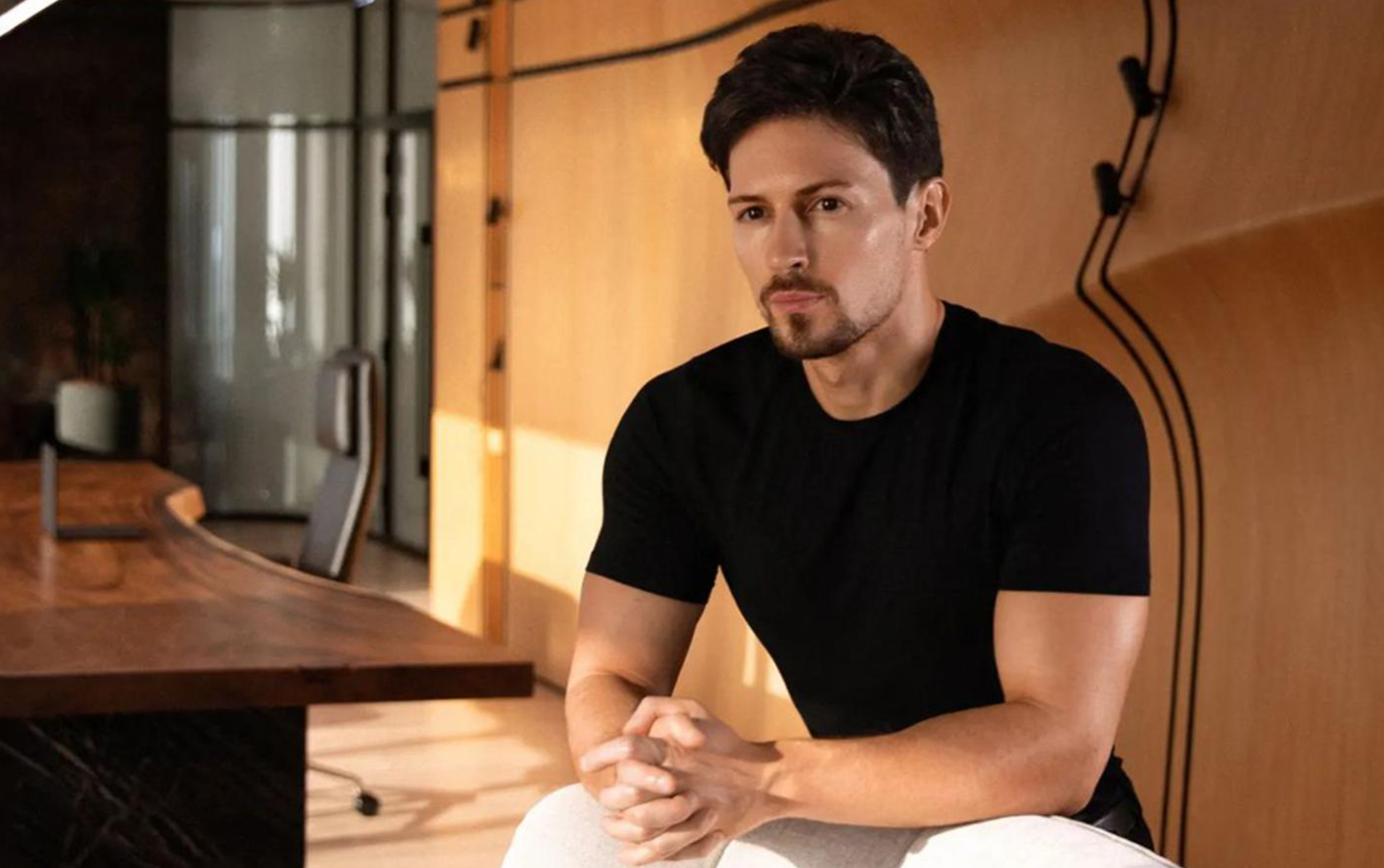 Юлия Пересильд застряла в аэропорту, а Виктория Тарасова вернулась в Москву первым рейсом: российские звезды рассказали о ситуации в Дубае Виктория, сегодня, сейчас, АбуДаби, Дубае, много, живет, вместе, находится, Тарасова, туристами, может, воздушного, пространства, Дубая, покинуть, утром, другими, написала, аэропорту